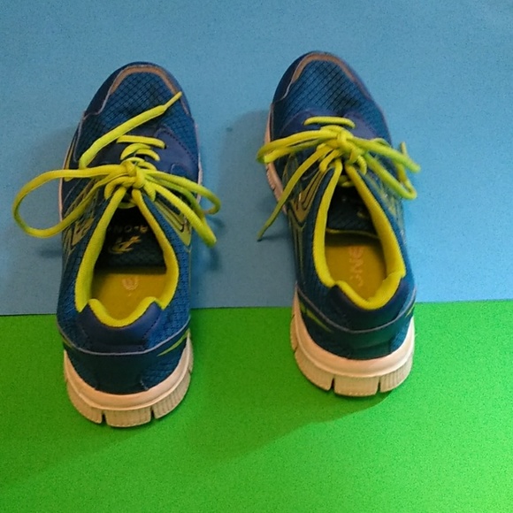 WOMEN'S T SHOES - Picture 4 of 4